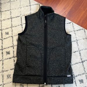 Grey fleece lines FIGS vest